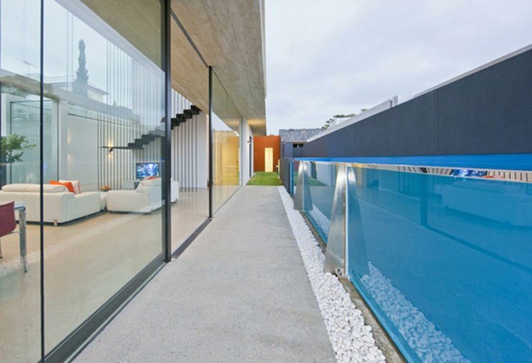 estupenda piscina diseño pareds