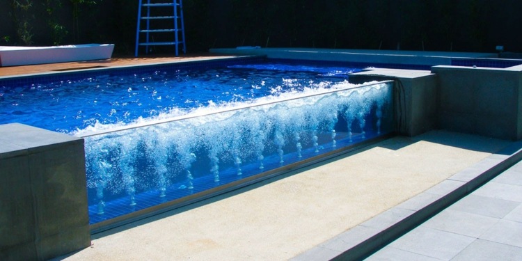 estupenda piscina jacuzzi vidrio moderna