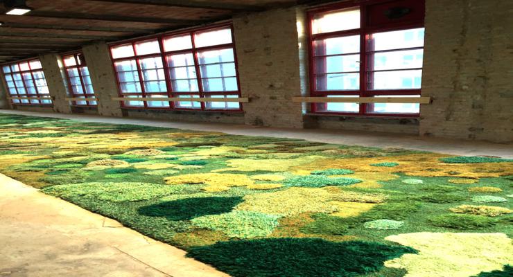 interior de estilo industrial con alfombra verde interior estilo industrial alfombra verde