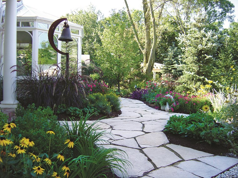 jardineria paisajismo flores primavera campana camino ideas