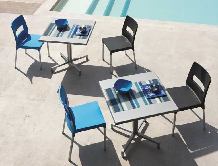 opciones muebles jardin originales sillas plastico azul negro ideas