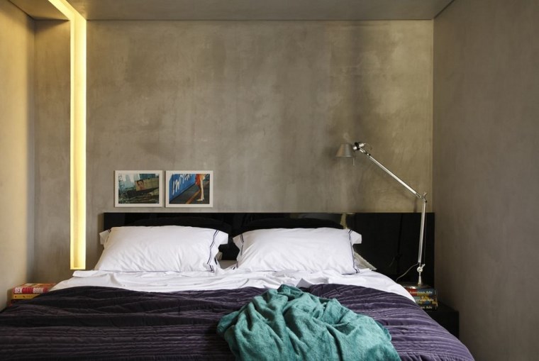 dormitorio estrecho con pared de hormigón pared hormigon expuesto dormitorio pequeno estrecho ideas