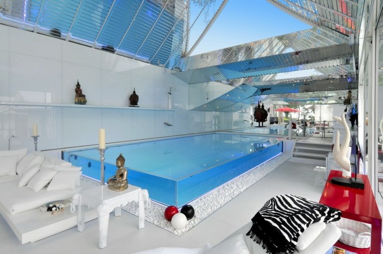 piscina cubierta diseño moderno