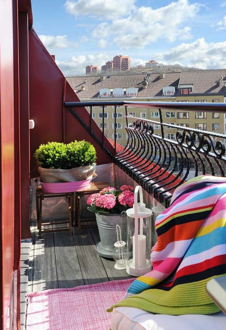 Resultado de imagen de balcon pequeño rosa