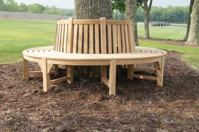 Bancos de exterior que rodean y protegen a los árboles