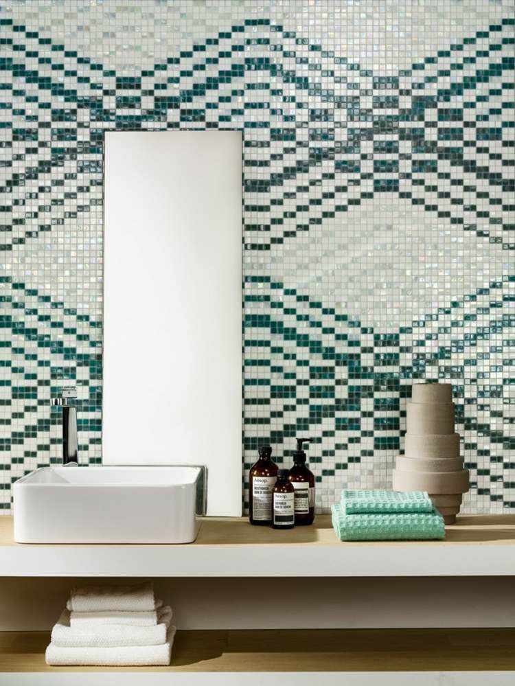 bonito diseño mosaico cuarto baño