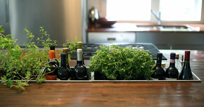 mesa de cocina botellas colores cocinas estantes cocinas