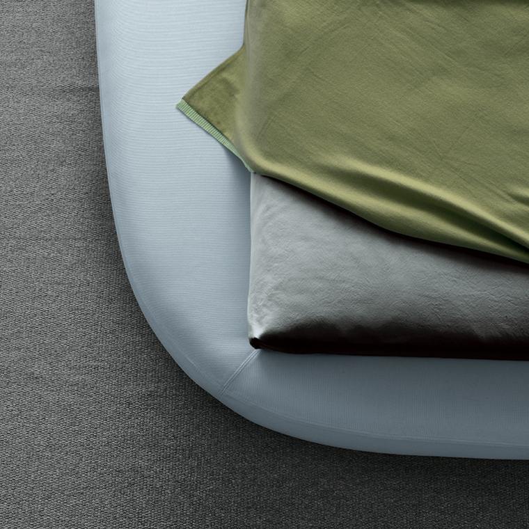 cama diseño moderno blanca acolchada