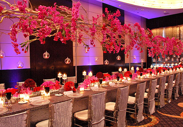 ideas para decorar la sala de la recepción centros de mesa para bodas flotan encima mesa ideas
