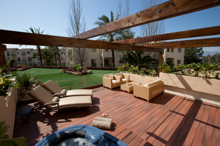 ambientes naturales combinaciones patios elegantes madera verdes