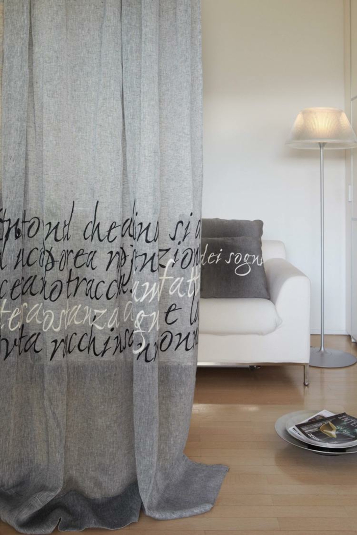 cortinas a juego con los cojines cortinas modernas enriquecen hogar gris letras ideas