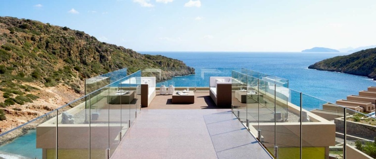costa mediterranea terraza grecia barandillas madera ideas