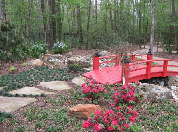 diseño jardín puentes color rojo