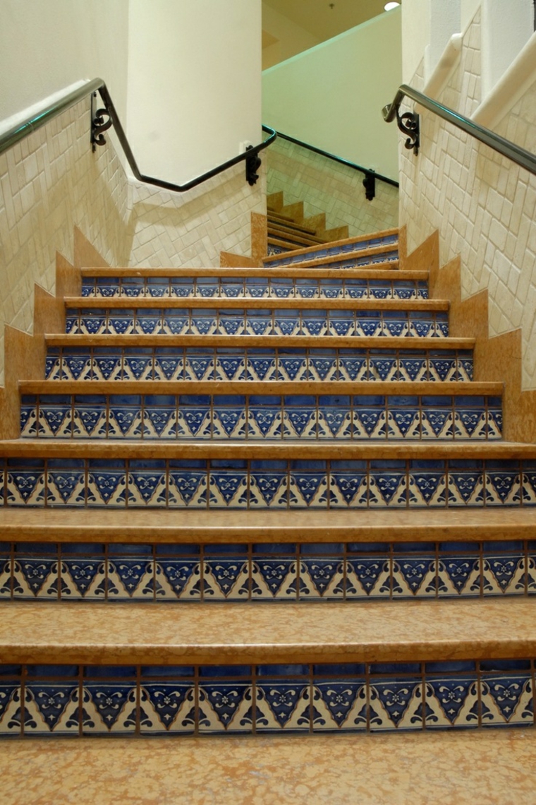 Escaleras de interior 74 diseños coloridos