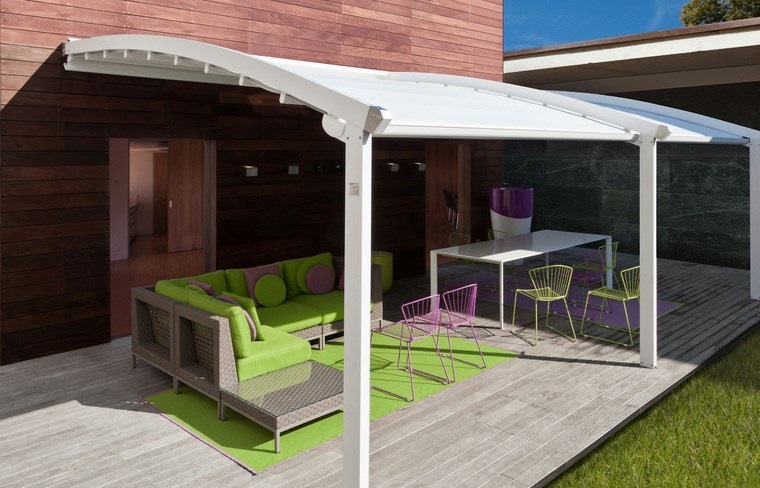 exteriores diseno moderno toldo blanco alfombra verde ideas