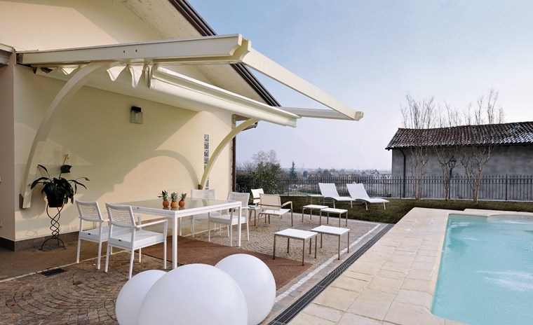 exteriores diseno moderno toldo blanco piscina ideas