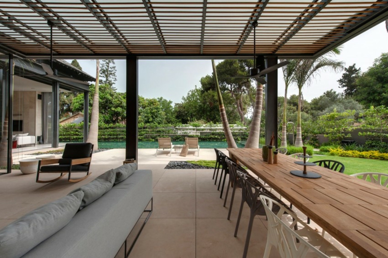 Muebles el paraiso moderno en la terraza o el balcón