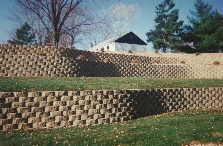 muro contencion piedras jardin
