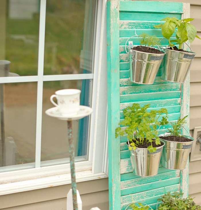 opciones-hierbas-jardin-vertical-madera-pintada
