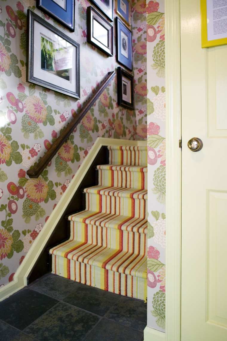 papel pared estampa floral escaleras ideas