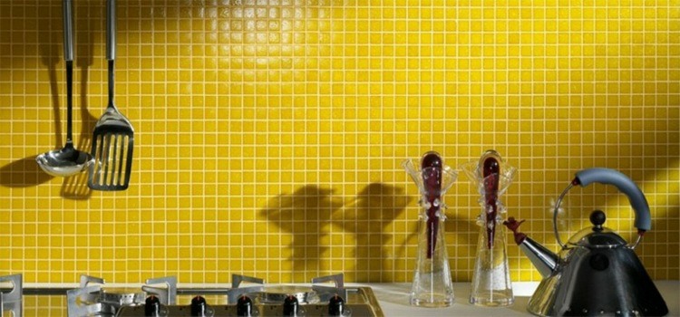 pared salpicadero mosaico amarillo
