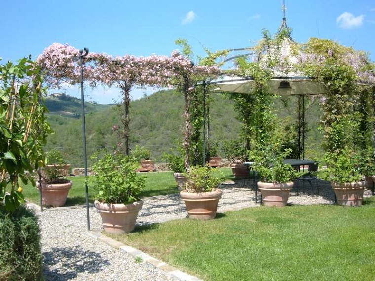 plano jardin clasico pergola acero flores trepadoras ideas
