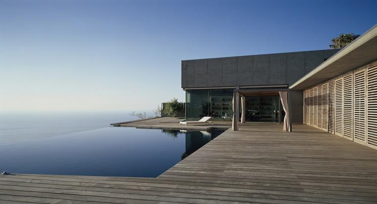 terraza piscina infinita moderna