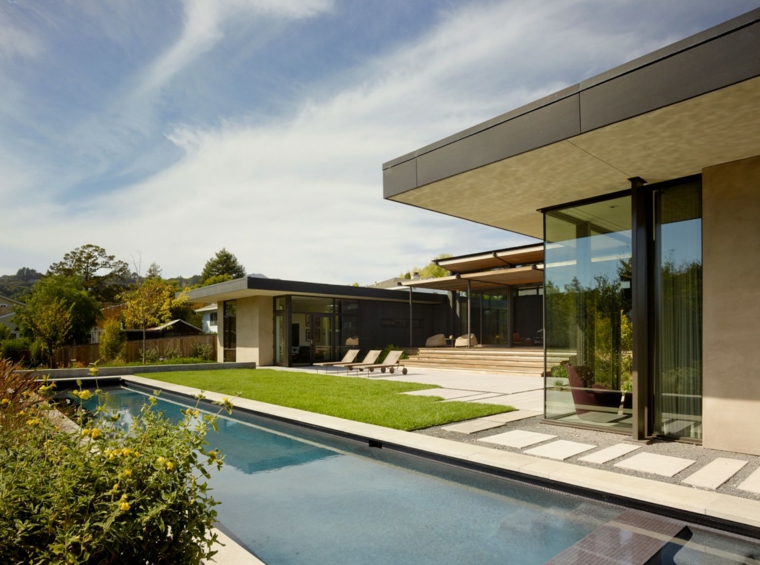 casa diseñada por Aidlin Darling Design aidlin darling design casa modernas camino losas jardin ideas