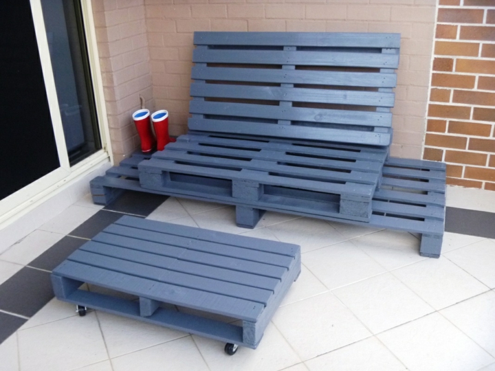 mueble en azul con pintura azules decorados espacios exteriores botas