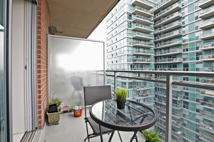 balcon proteccion ladrillo lineas color circulares