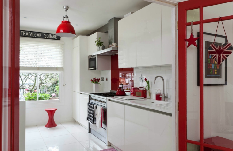 los gabinetes rojos de cocina son una manera maravillosa de crear atractivo en interiores espectaculares y modernos que hacen una declaracin - Cocinas Rojas Y Blancas los gabinetes rojos de cocina son una manera maravillosa de crear atractivo en interiores espectaculares y modernos que hacen una declaracin - Cocinas Rojas Y Blancas