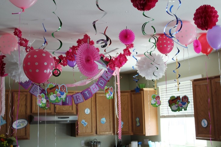 ideas decoracion cumpleaños muebles globos rosa
