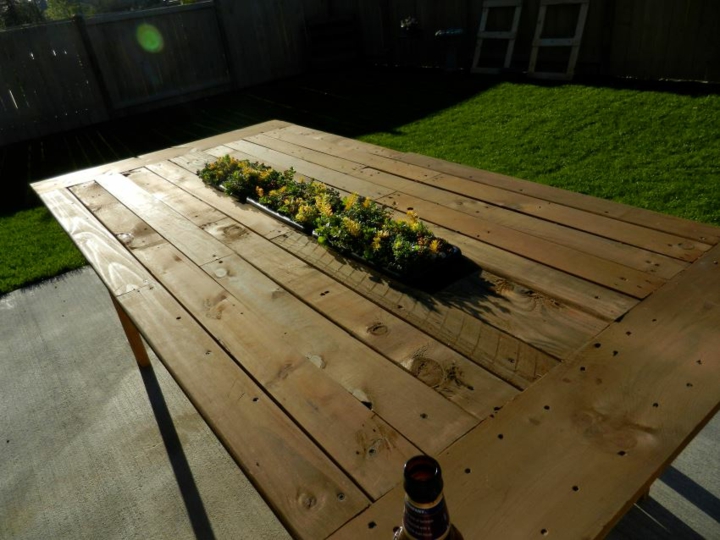 mesa con jardinera incorporadas mesa colores plantas centro cesped