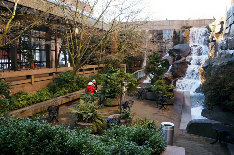 Cascadas y fuentes de jardín modernas - 42 ideas estupendas