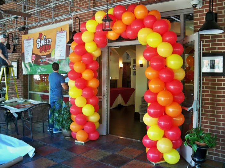 decoracion con globos arcos sistemas amarillos