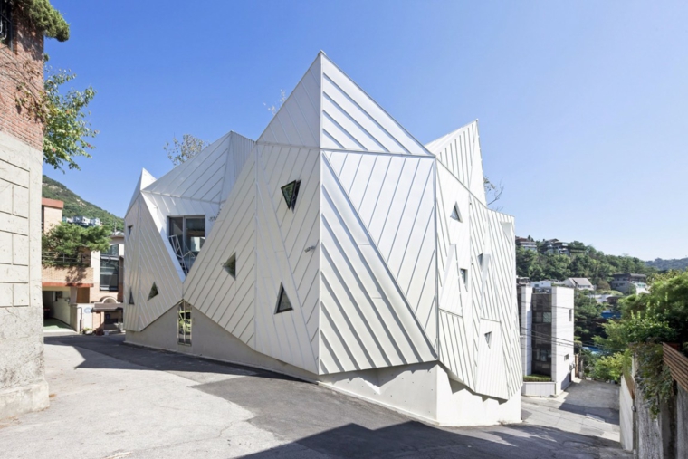 fachada moderna ROJE KHM Architects.