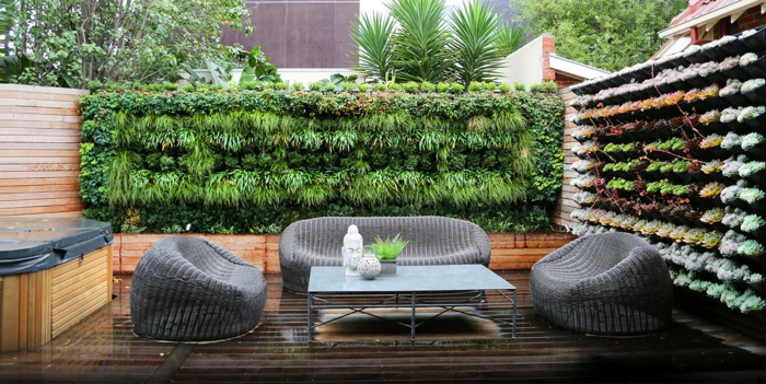 jardin vertical plantas sillones madera zen