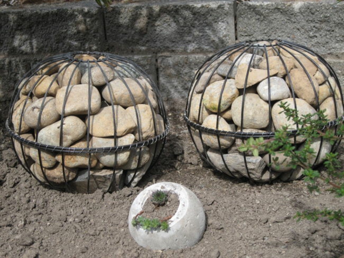 combinaciones de rocas y metal jardines esfera rocas encerradas comnbinaciones