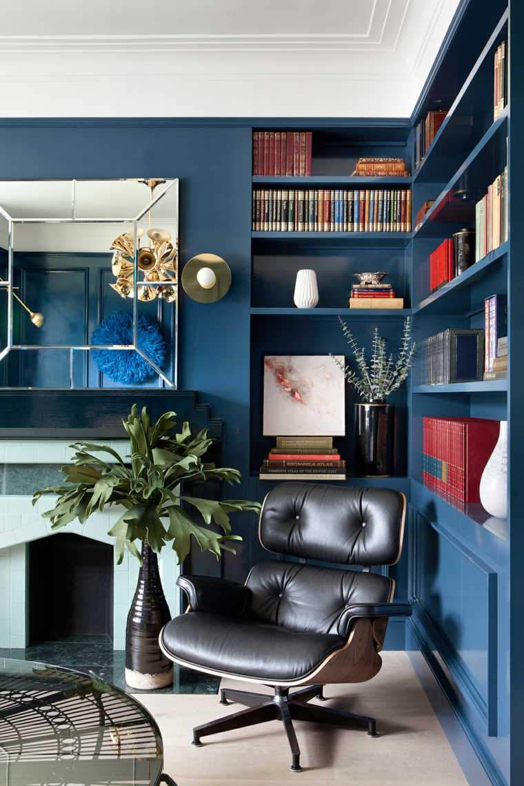 salon paredes estantes libros color azul ideas