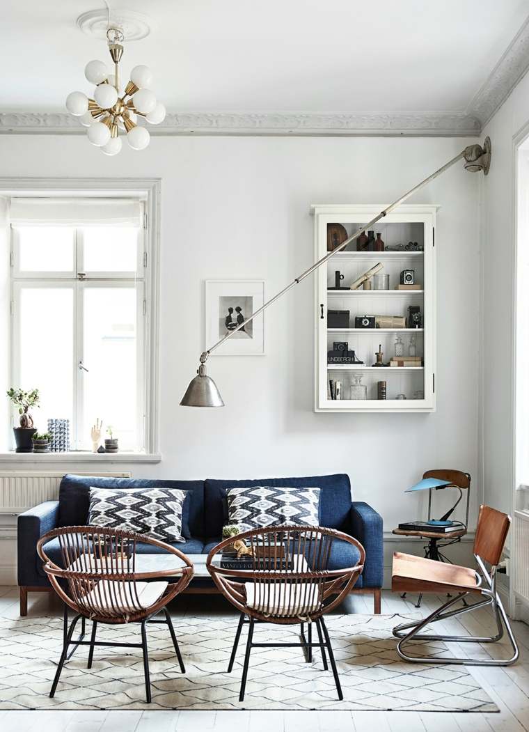 salon sofa azul armario pared estilo vintage ideas