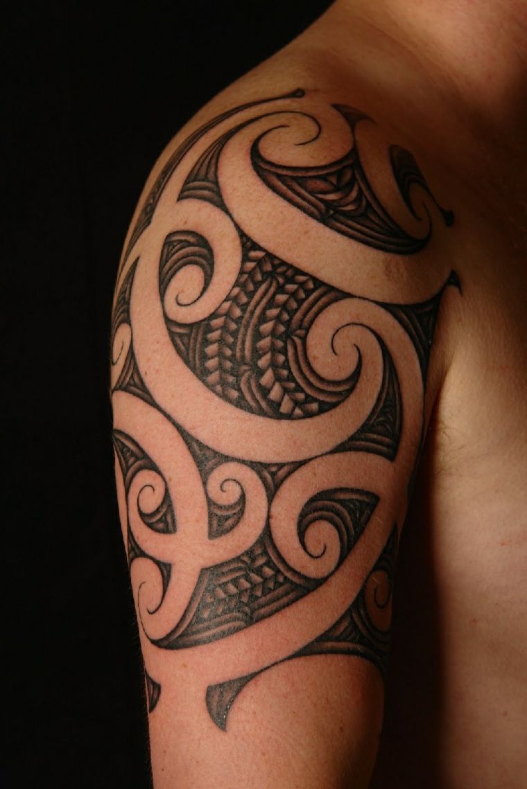 Tatuajes maories brazo