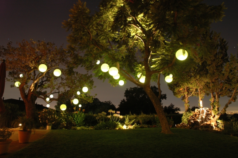 vista de jardines en la noche especiales decorados imagenes nocturnas cesped