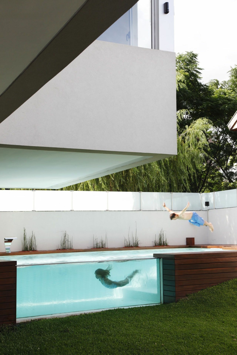 piscinas transparentes jardin moderno Andres Remy Arquitectos