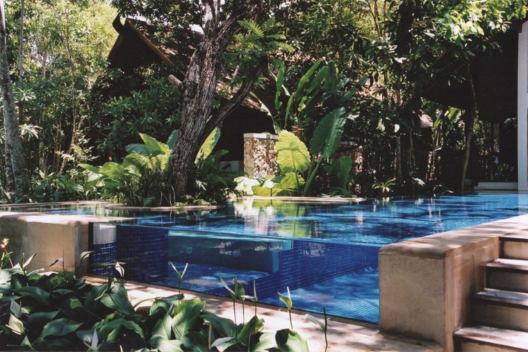piscina transparente mosaico color azul ideas
