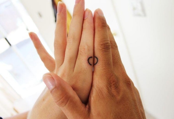 tatuajes femeninos fuentes manos medios