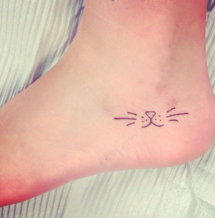 tatuajes pequeños pie gatos muestra