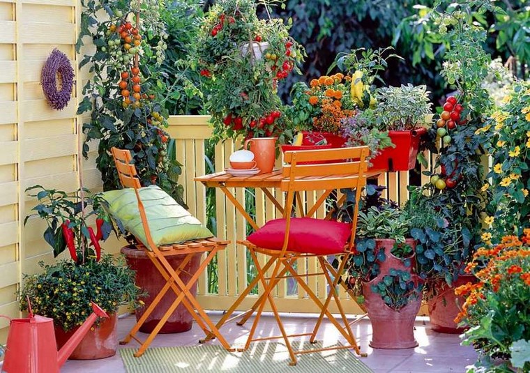 terraza moderna flores verduras muebles color naranja ideas