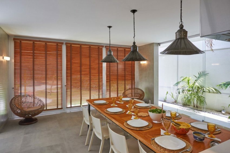 comedor interior simetría residencia