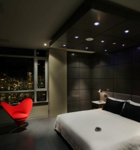 Dormitorios modernos en negro, llenos de luz