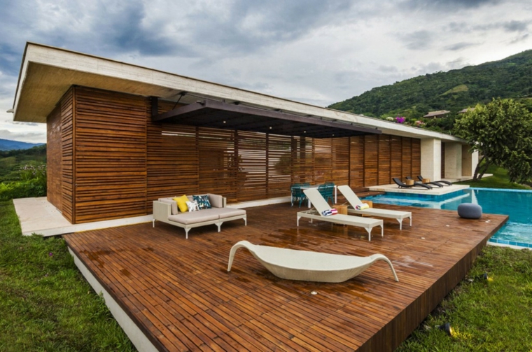 jardín con terraza y plataforma de madera estupenda terraza plataforma madera